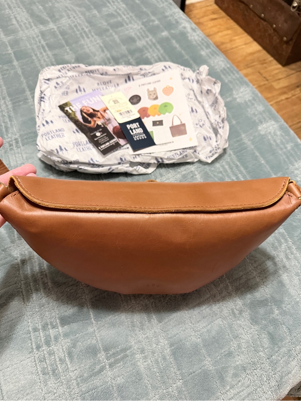 Portland Leather, Honey, Large Koala Crossbody Bag - Picture 7 of 10
